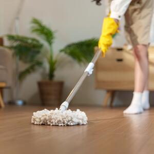 6 stvari koje nikada ne bi trebalo da koristite za čišćenje drvenih podova