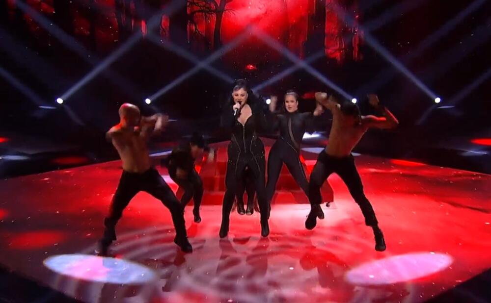 Nastup Mirne Radulović, koja je na PZE26 izvela pesmu "Omaja"