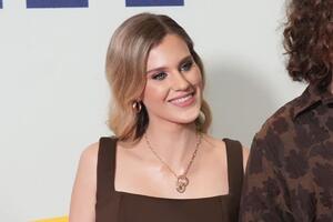 Trik Anđele Kribl za ženstveniji i otmeniji izgled koji uvek deluje: Ako top ima ovaj detalj, figura deluje savršeno