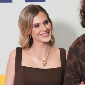 Trik Anđele Kribl za ženstveniji i otmeniji izgled koji uvek deluje: Ako top ima ovaj detalj, figura deluje savršeno