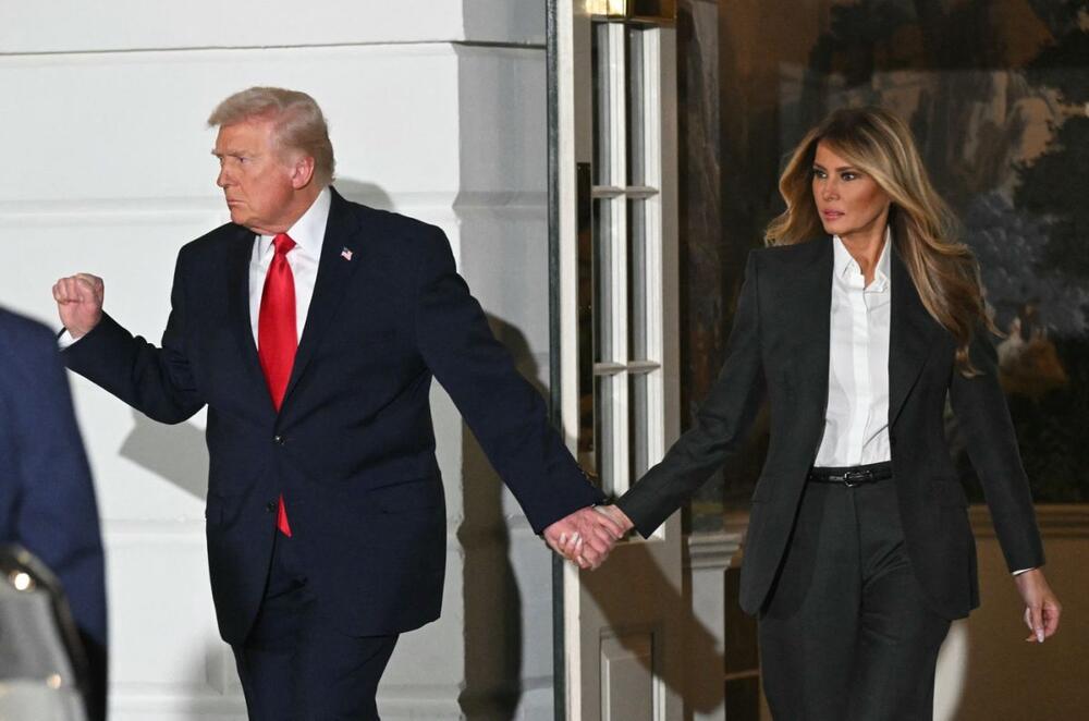 <p>Supruga američkog predsednika Melanija Tramp pojavila se nedavno u sivom odelu modne kuće Dolče&Gabana i objasnila šta znači sofisticiran poslovni stajling.</p>