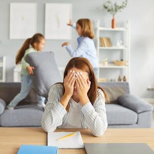 5 stvari koje roditelji koji su pod manjim stresom rade DRUGAČIJE: Saveti psihološkinje sa više od 20 godina iskustva