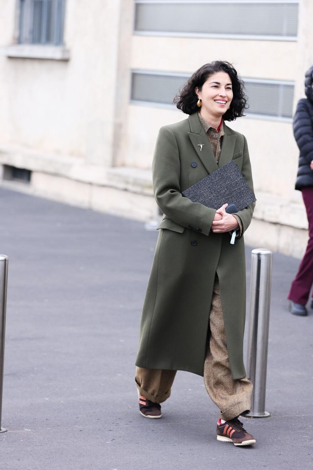 Karolin Isa u kaputu i patikama na Nedelji mode u Milanu