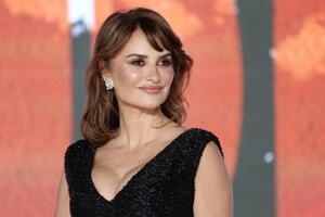 Modna iluzija koja vaja liniju i čini čuda: Penelope Kruz ponela materijal koji je potpuno NENOSIV na crvenom tepihu