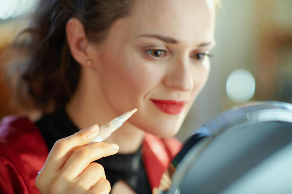 Skida 10 godina s lica i širi oči kao 3 kafe: Samo jedan potez ajlajnerom je dovoljan za svežiji izgled