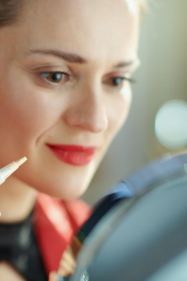 Skida 10 godina s lica i širi oči kao 3 kafe: Samo jedan potez ajlajnerom je dovoljan za svežiji izgled