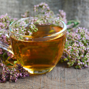 Ko treba da pije čaj od origana? O njemu kruži mnogo zabluda, ali ima i ogromne zdravstvene prednosti