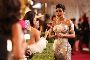 Šta li nam tek spremaju za dodelu Oskara?! Slavne lepotice pokorile crveni tepih kreacijama koje morate da vidite