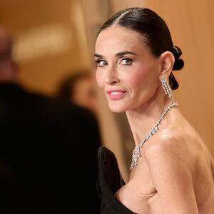 Šta se dešava s Demi Mur? I ovaj detalj sa crvenog tepiha zabrinuo fanove nakon što se pojavila mršavija nego ikad