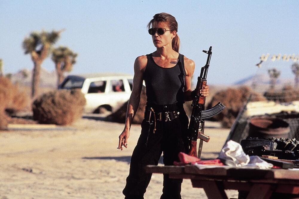 Linda Hamilton kao Sara Konor