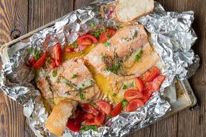 4 vrste namirnica koje nikad ne treba da čuvate u aluminijumskoj foliji: Promeniće ukus i povećavati rizik od bakterija