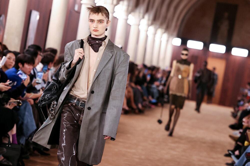 Predimenzionirani komadi su obavezan deo messy girl estetike