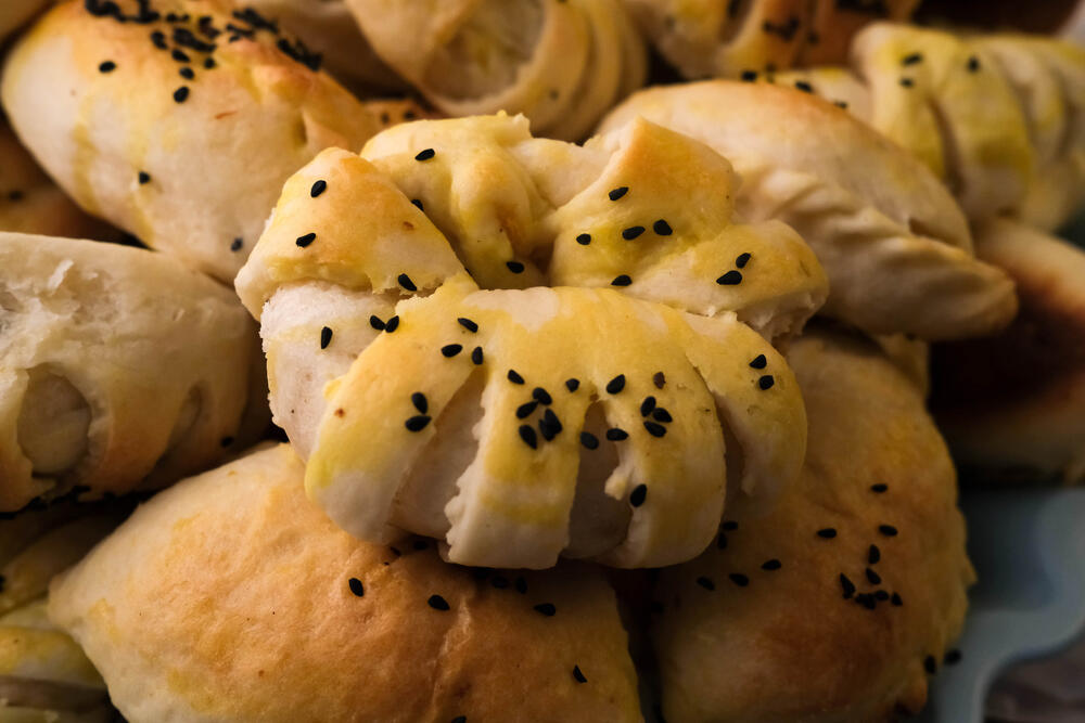 Sočne turske pogačice posute kimom