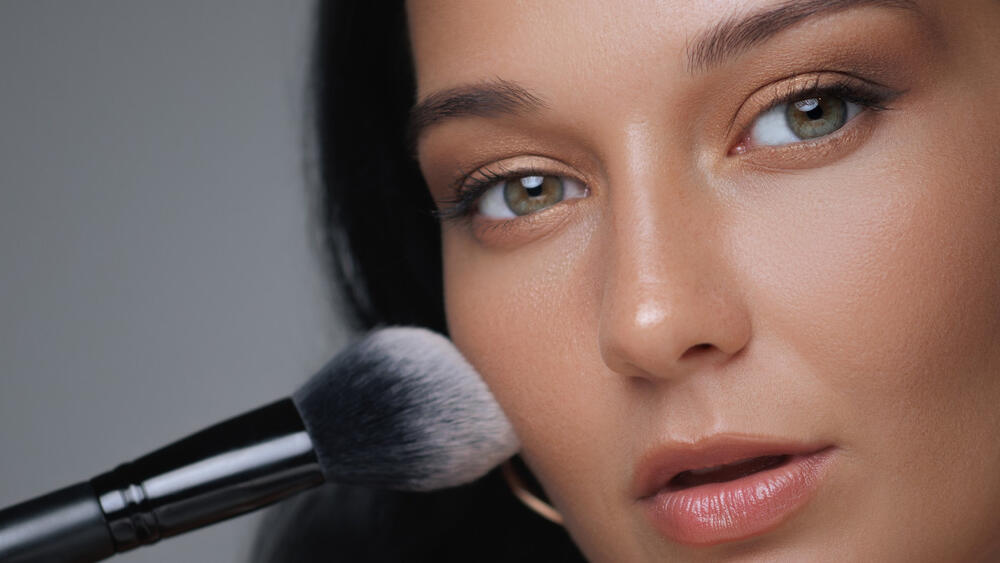 Kako se stavlja hajlajter?