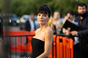 Osvetnička haljina Lili Alen &ndash; genijalno ili previše? Pevačica u računima poklona koje je njen muž kupovao ljubavnicama