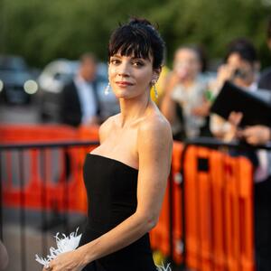 Osvetnička haljina Lili Alen &ndash; genijalno ili previše? Pevačica u računima poklona koje je njen muž kupovao ljubavnicama