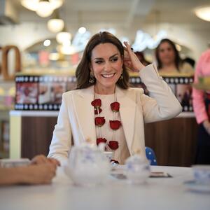 "Kako buduća kraljica može da ima ovakva stopala?" Kejt Midlton skinula cipele u javnosti i ljudi su šokirani