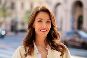 Sipajte ovo u bilo koji šampon i kosa će vam biti kao s reklame: Jeftin trik koji deluje kao injekcija za folikule dlake