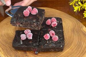 Bez šećera i brašna, od samo 3 sastojka: Najsočniji čokoladni brauni koje možete da jedete i da se ne ugojite