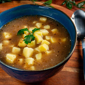 Brza čorba sa krompirom i pečurkama za Uskršnji post na vodi: Ukusno i zasitno jelo koje se sprema očas posla (RECEPT)