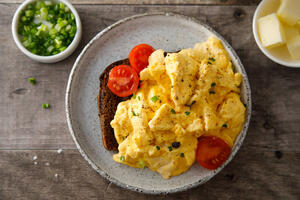 Kremasta kajgana po receptu Gordona Remzija gotova za 3 minuta (korak po korak)