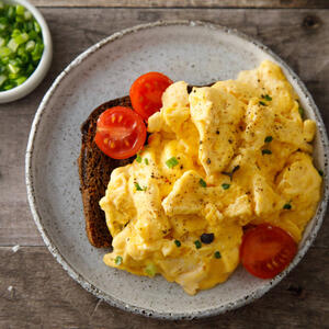 Kremasta kajgana po receptu Gordona Remzija gotova za 3 minuta (korak po korak)