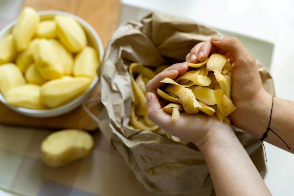 LJUSKE OD KROMPIRA U DOMAĆINSTVU IMAJU RAZNU PRIMENU 