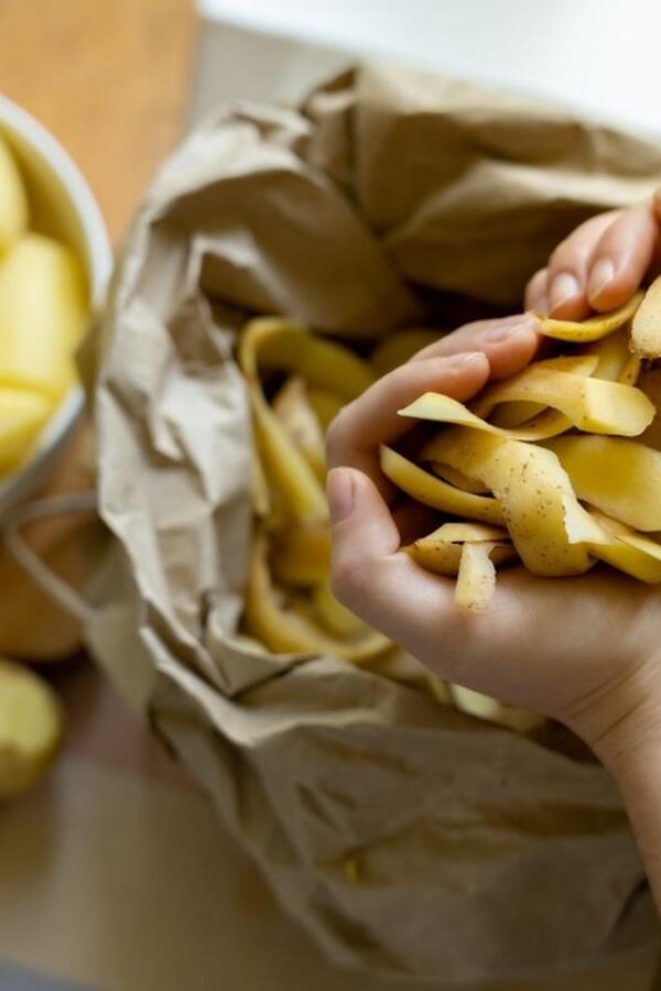 6 načina da iskoristite ljuske od krompira u domu: Posle ovoga nikada ih više neće baciti u kantu za smeće