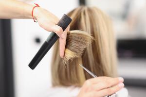 Ovakvu frizuru s razlogom zovu &ndash; francuski botoks: Skida godine, pristaje svakom obliku lica i održava se lako