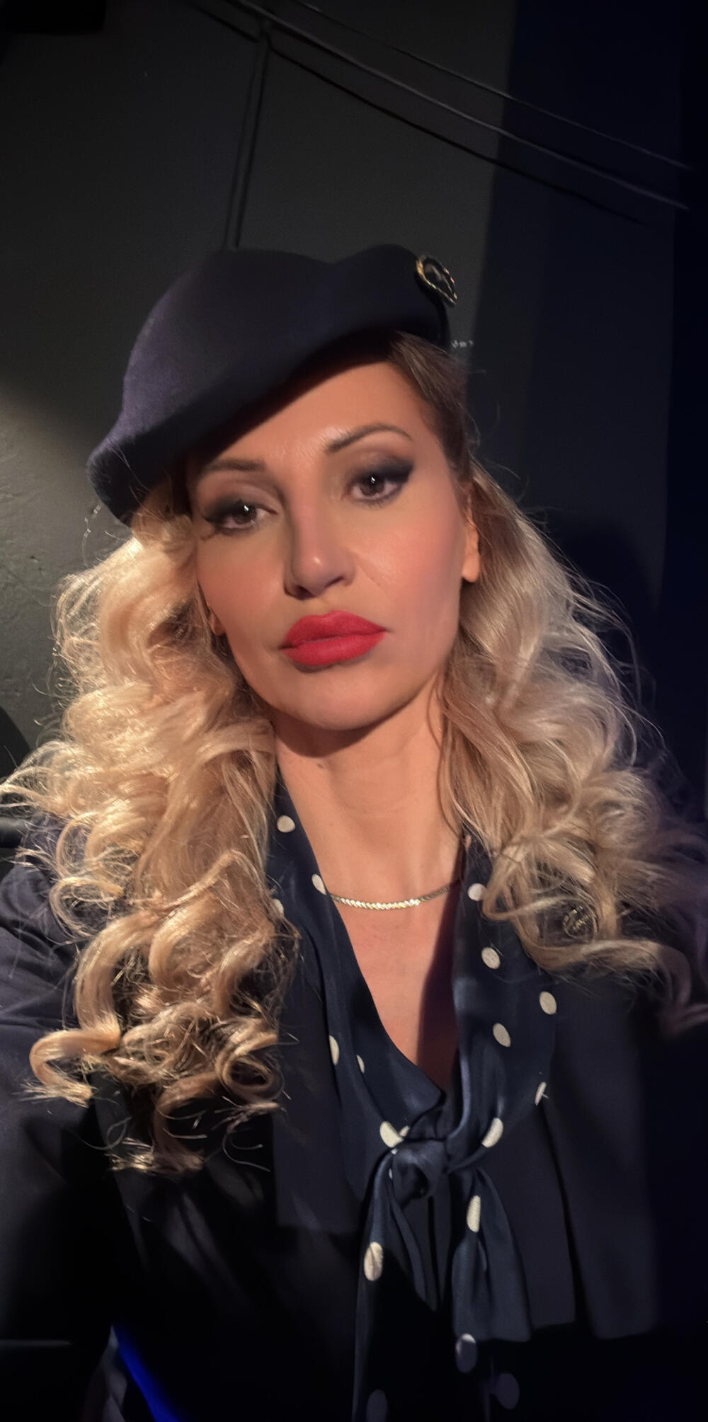 JELENA JE VRLO USPEŠNA I VEOMA BRZO JE POSTALA PRVAKINJA POZORIŠTA NA TERAZIJAMA 