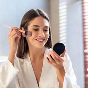 Rumenilo može da pruži lažni fejslifting ili da uništi trud: Kraljica šminke savetuje kako ga naneti prema obliku lica