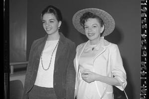 Sa 13 godina joj je već bila negovateljica: Lajza Mineli o komplikovanom odnosu sa slavnom majkom, Džudi Garland