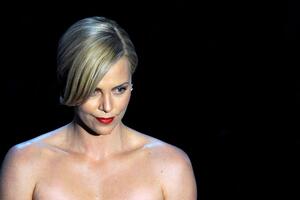 16 godina kasnije &ndash; jedna je od najupečatljivijih haljina s dodele Oskara ikada: Graciozno modno izdanje Šarliz Teron