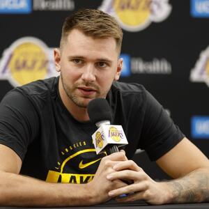 Otkriveno je li Luka Dončić stvarno u vezi s poznatom glumicom! Liči na majku njegovih ćerki i igrala je u čuvenom filmu