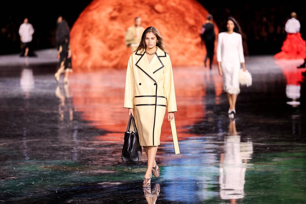 Nova 'it' torba na pisti, na predstavljanju SS26 Chanel kolekcije