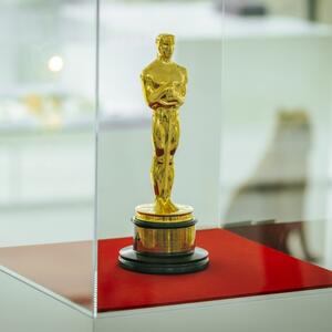 Ovo je jedini jugoslovenski film koji je osvojio Oskara: Zabavan je, poučan, a odat mu je omaž i u "Simpsonovima"