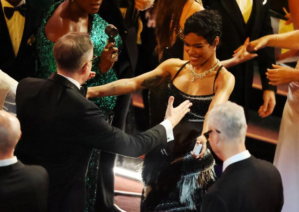 Tejana Tejlor u crno-beloj Chanel haljini na 98. dodeli Oskara