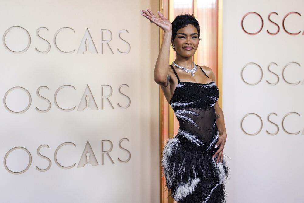 Tejana Tejlor u crno-beloj Chanel haljini na 98. dodeli Oskara