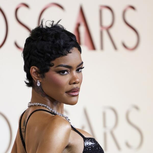 Zavodljiva, elegantna, u službi njene savršene figure: Haljinu Tejane Tejlor s dodele Oskara možemo da gledamo danima