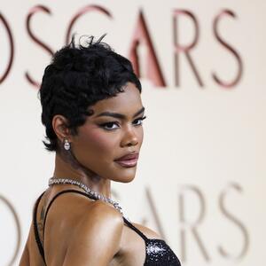 Zavodljiva, elegantna, u službi njene savršene figure: Haljinu Tejane Tejlor s dodele Oskara možemo da gledamo danima