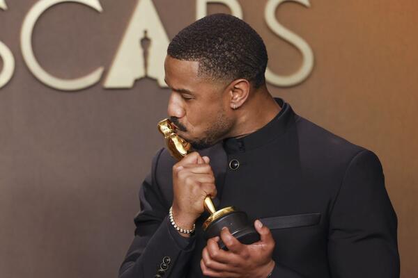 Najbolji glumac "izveo" Oskara na neočekivano mesto: Simpatična proslava Majkla B. Džordana nakon dodele nagrada