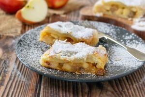 Seljačka POSNA pita od jabuka: Slatkiš od samo 4 sastojka za čiju pripremu vam treba manje od 15 minuta