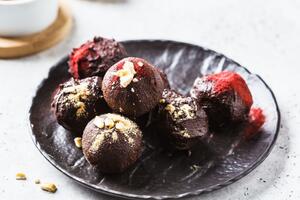 Zdrave čokoladne kuglice za Uskršnji post na vodi: Slatke bombice sa cveklom u kojima uživaju i oni koji je ne vole