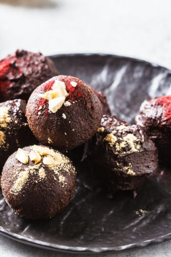 Zdrave čokoladne kuglice za Uskršnji post na vodi: Slatke bombice sa cveklom u kojima uživaju i oni koji je ne vole