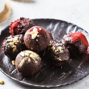 Zdrave čokoladne kuglice za Uskršnji post na vodi: Slatke bombice sa cveklom u kojima uživaju i oni koji je ne vole