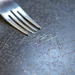 Skraćujete im vek i rizikujete zdravlje porodice: 5 grešaka kojima nesvesno uništavate teflonske tiganje