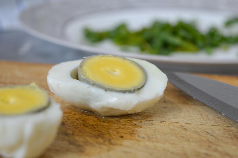 Zelena opna oko žumanceta uskršnjeg jajeta