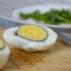 Sme li da se jede žumance sa zelenim prstenom i tačkicama? To je česta briga na Uskrs, a mi znamo šta vam je činiti