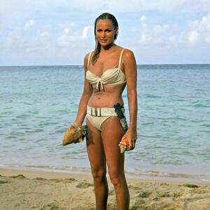 "Ovaj osećaj je nepodnošljiv. Ubija me!" Legendarna glumica pred 90. rođendan prevarena i pokradena na užasan način