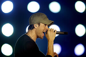 Pevač objavio sliku svoje dece koja otapa najtvrđa srca: Njih četvoro kroz oči najvažnije žene u njegovom životu